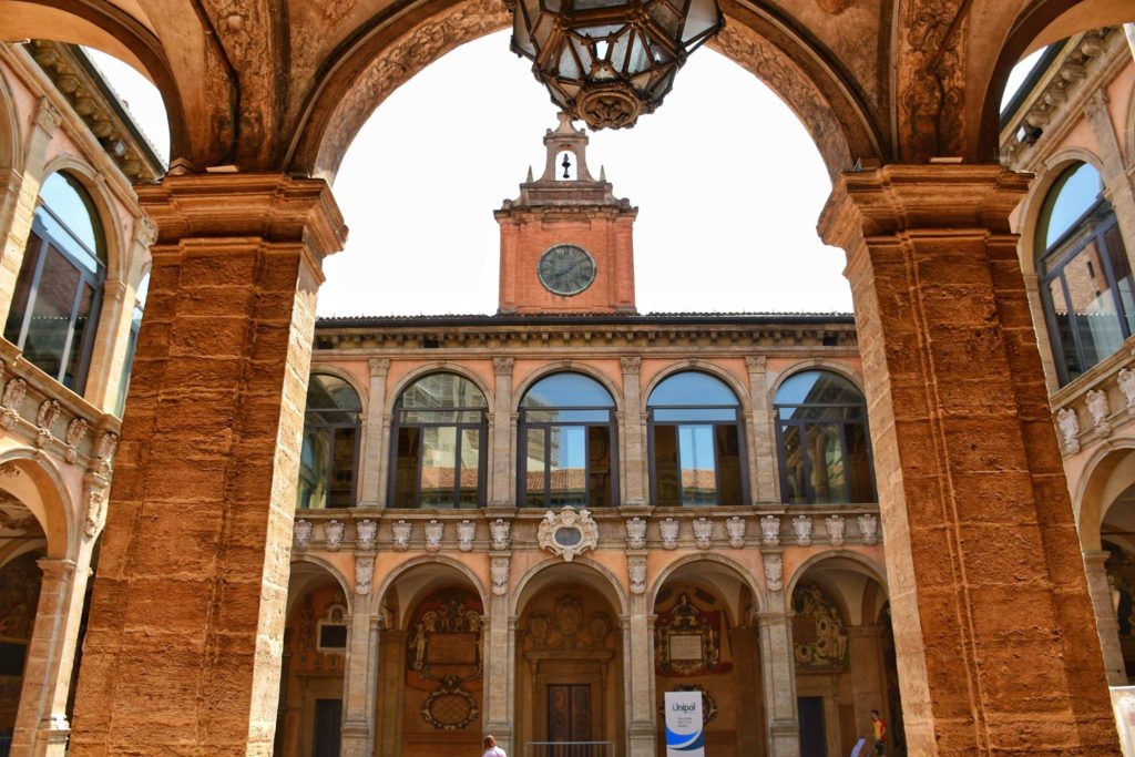 cudowne zdobienia ścian oraz sufitów