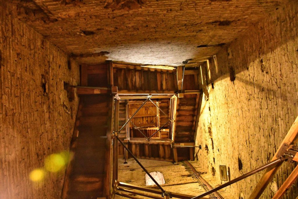 Jeżeli posiadasz lęk wysokości oraz lęk przed małymi pomieszczeniami odradzam wejście na wieże.