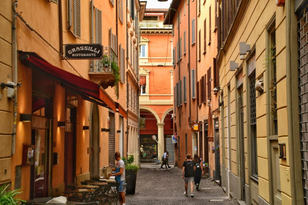Bolonia to również niezliczona ilość króciutkich uliczek